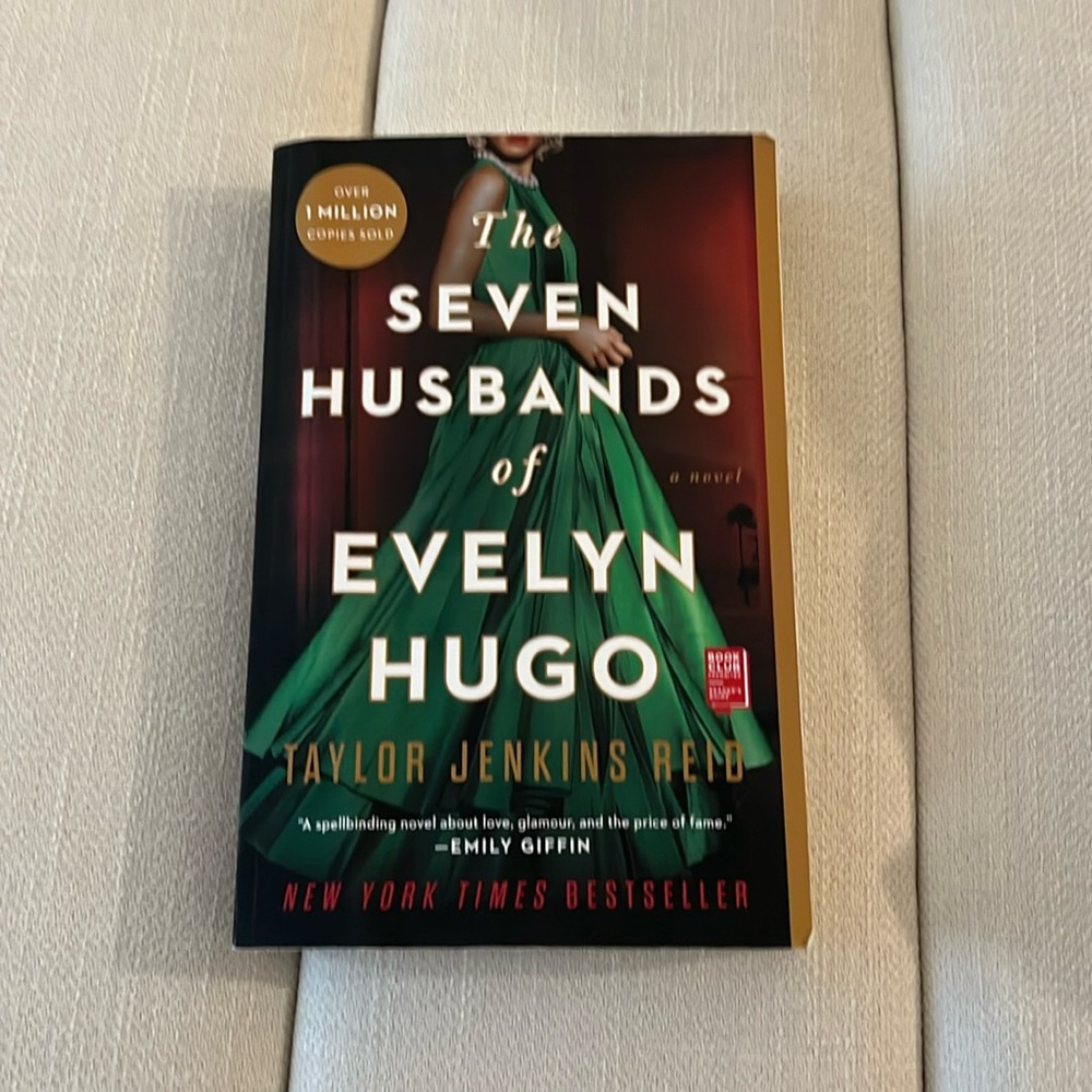 Taylor Jenkins Reid The Seven Husbands of Evelyn Hugo book